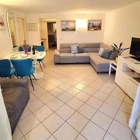 Apartment By The Sea Jelsa, Hvar - 4017
